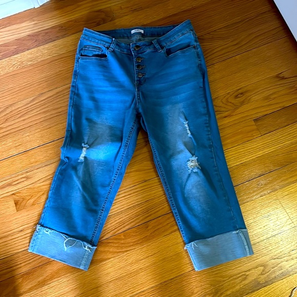 BLEU brand Distressed Jean Capris size 12 - Picture 1 of 6